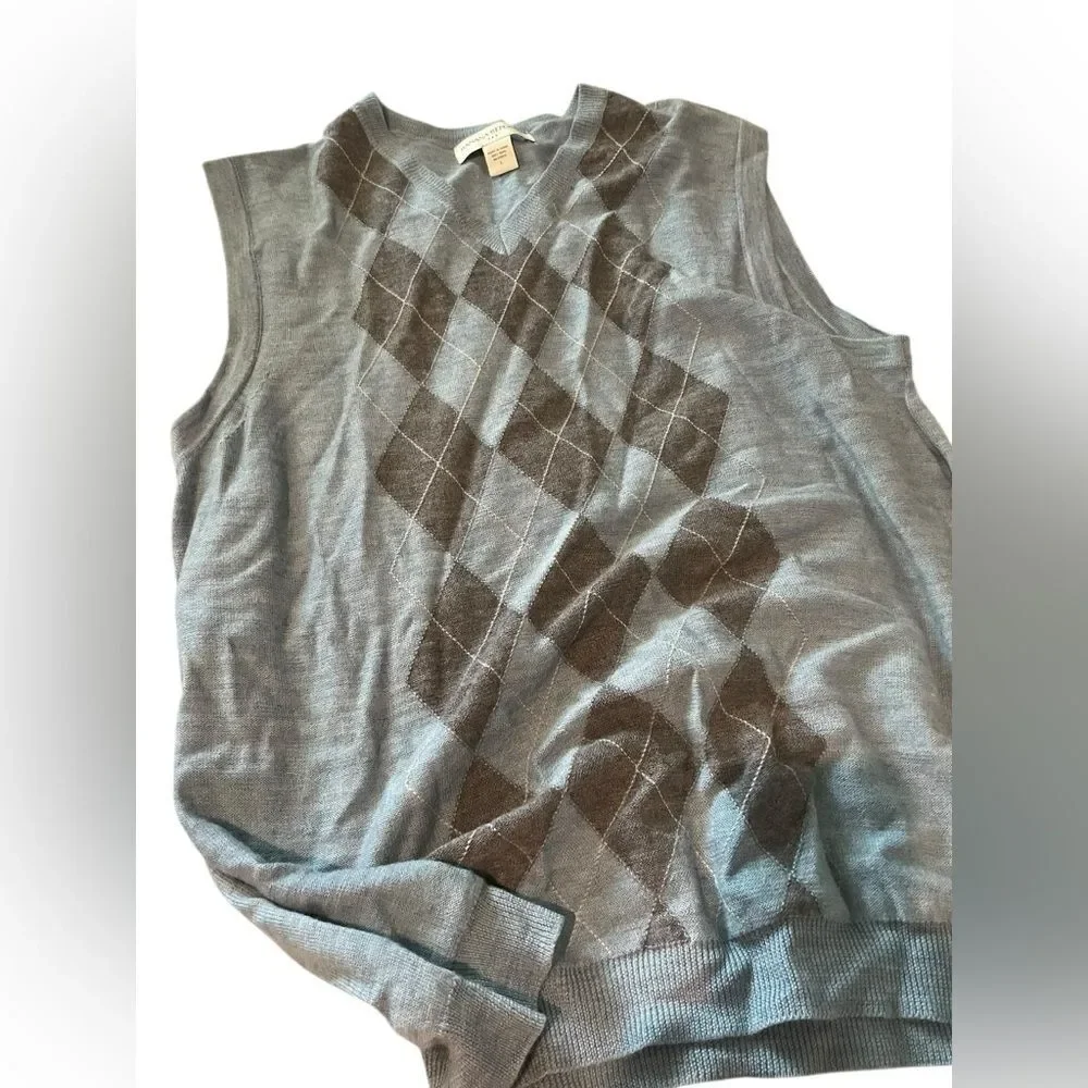 Banana Republic size large Argyle V-Neck Sweater Vest in Gray and Blue